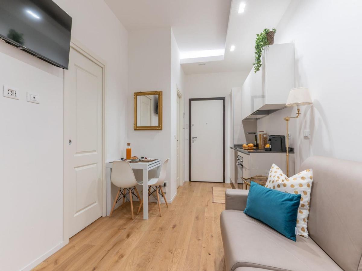 The Best Rent - Gorgeous One-Bedroom Apartment In Ticinese Милано Екстериор снимка