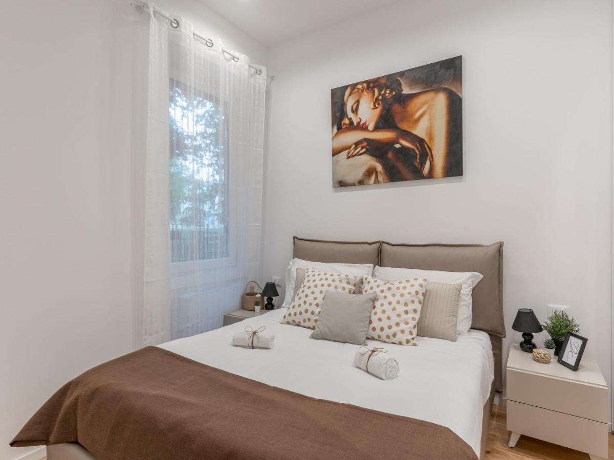 The Best Rent - Gorgeous One-Bedroom Apartment In Ticinese Милано Екстериор снимка