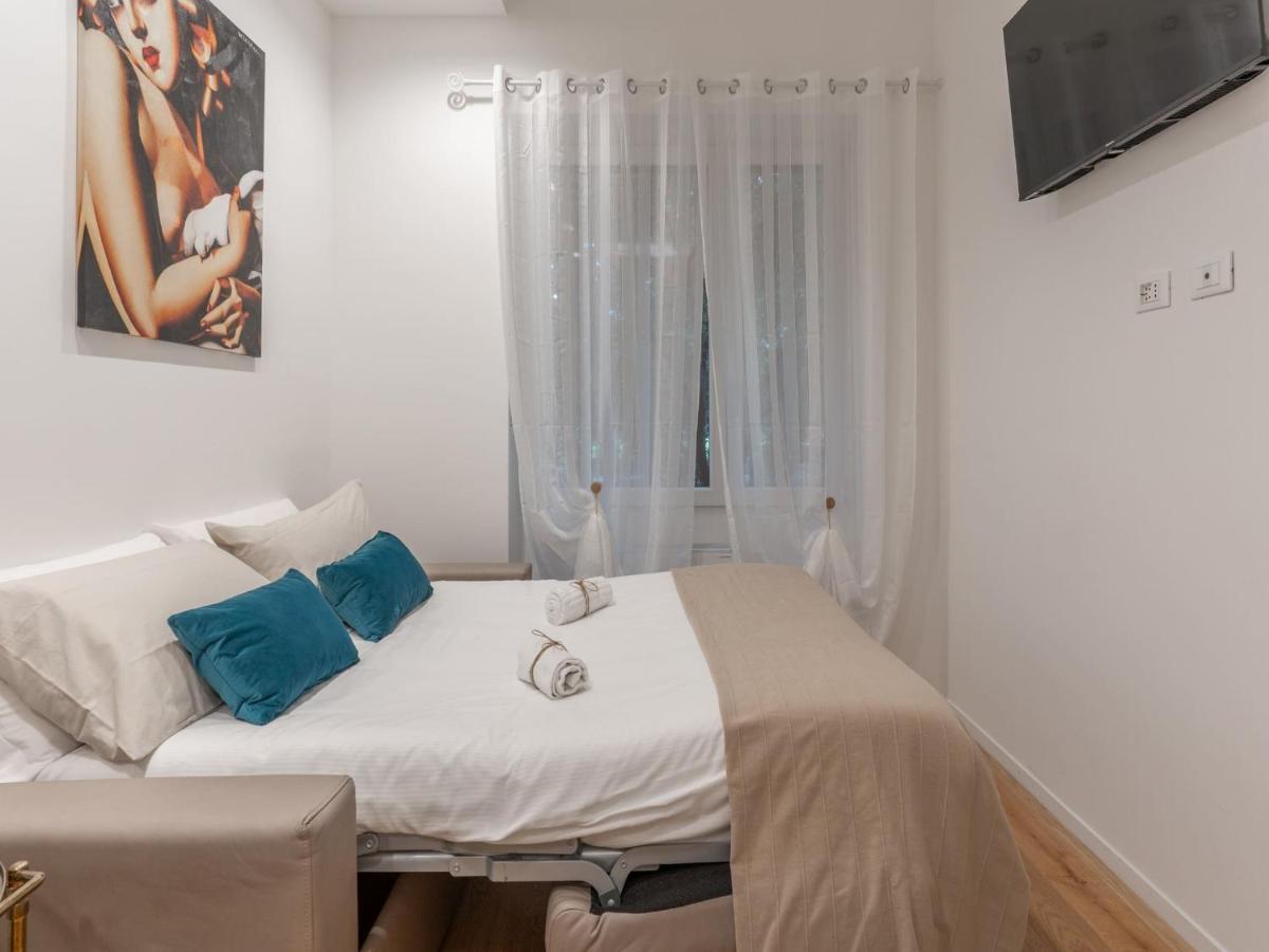 The Best Rent - Gorgeous One-Bedroom Apartment In Ticinese Милано Екстериор снимка